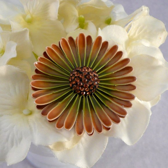 Vintage Enamel Chrysanthemum Flower Brown Crystal Rhinestone Brooch Shawl Pin - Picture 1 of 5